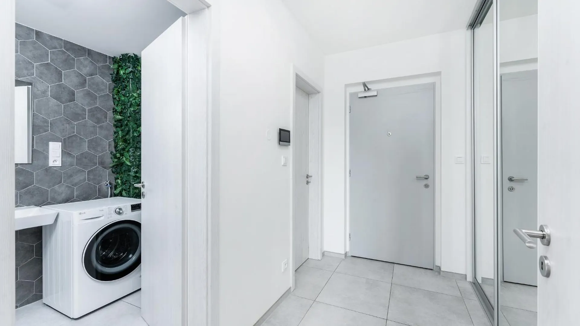 2 Min Walk O2 Arena New Dinopark Apartment Prague