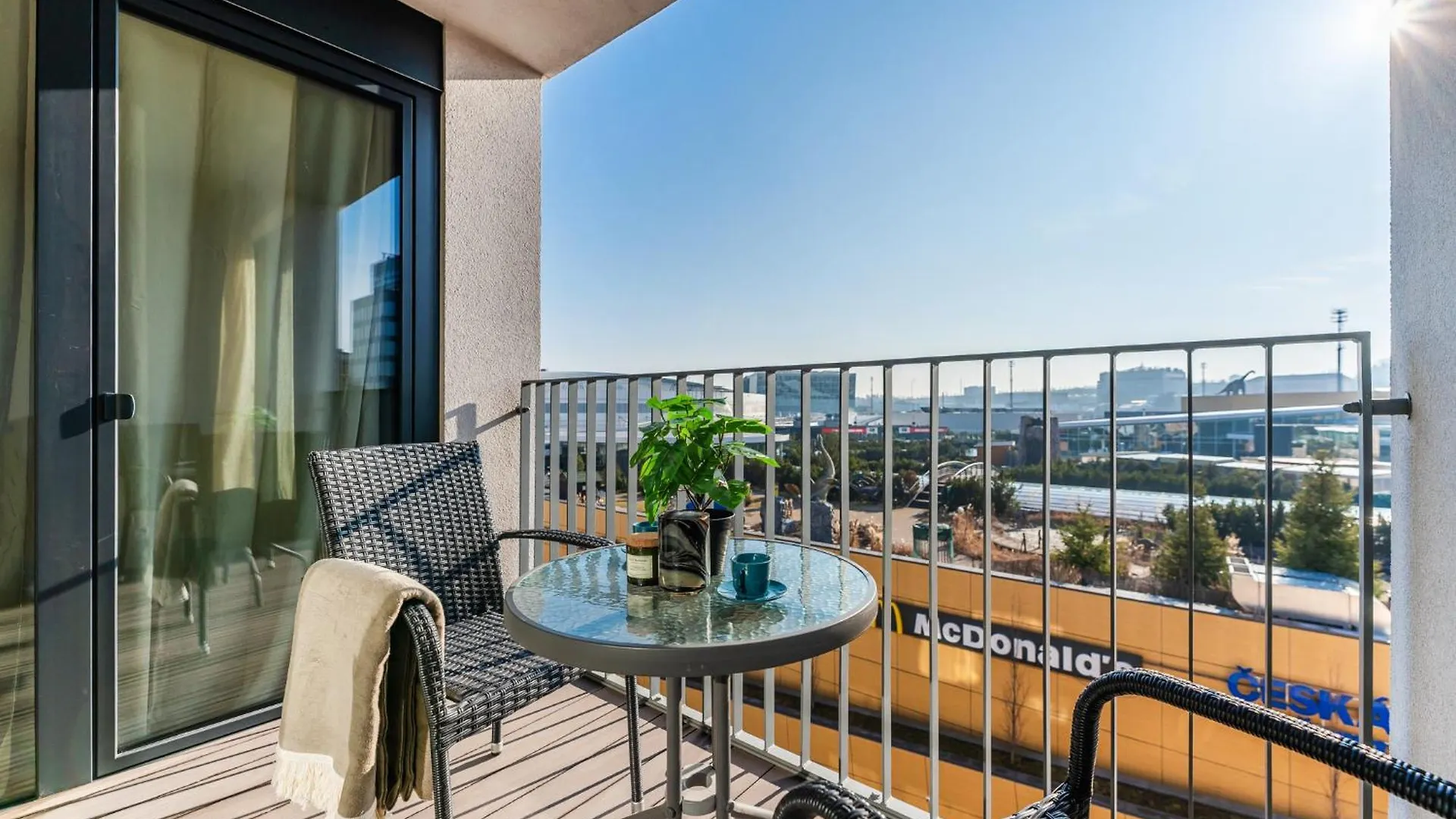 2 Min Walk O2 Arena New Dinopark Apartment Prague